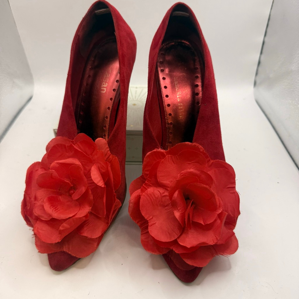 Women's te casan Manuela Filipovic Red Suede Floral Heels Size 39/8.5
